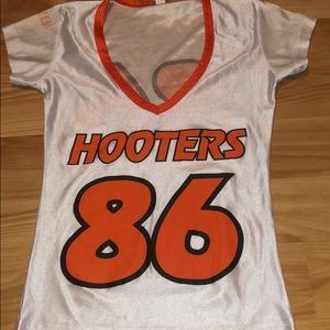 Hooters Top